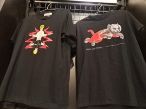 宇宙猫のTシャツ（「太郎と猫と太陽と」展 岡本太郎美術館）