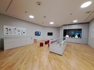 1階展示室（「現代刀職展」刀剣博物館）