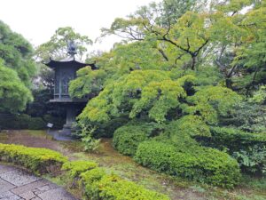 根津美術館の庭園2（「夏と秋の美学展」根津美術館）